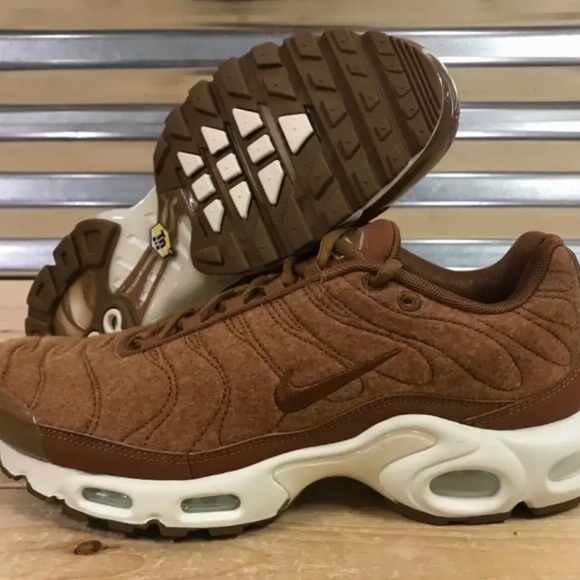 brown air max plus